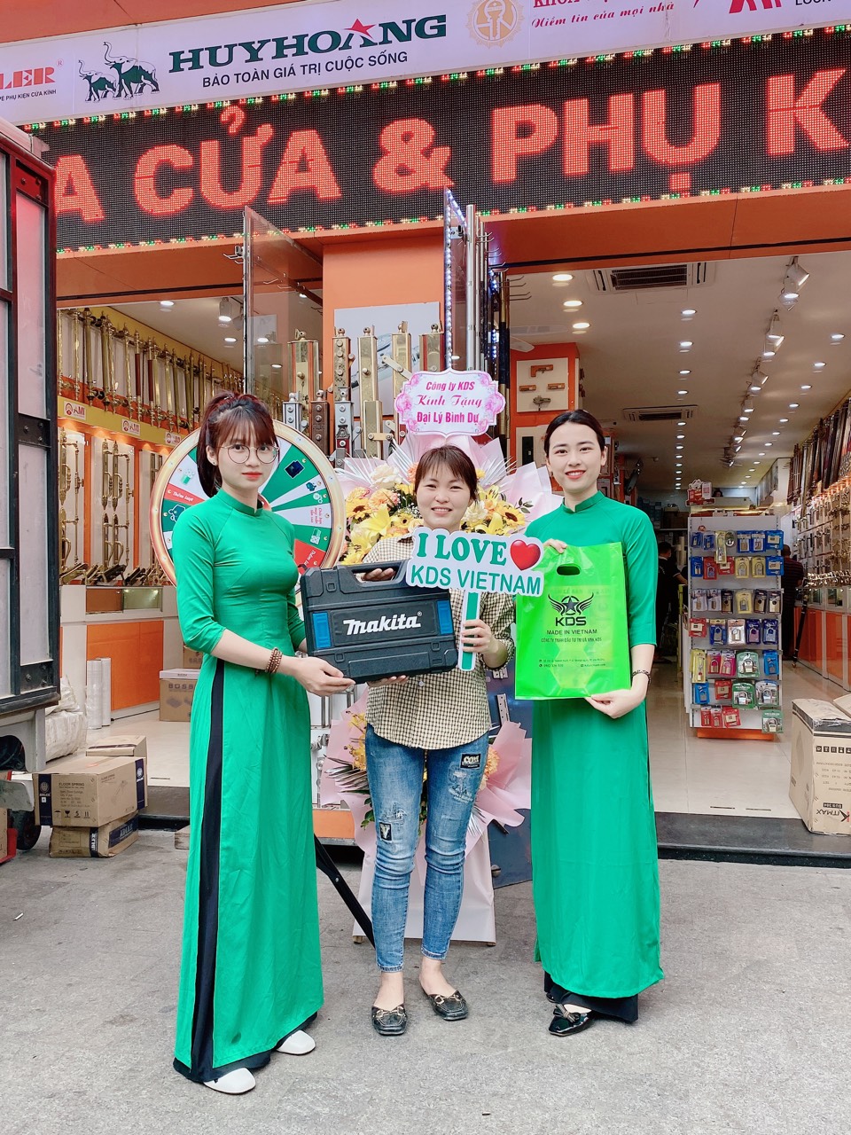 Khép lại sự kiện Vòng Quay May Mắn – Quà đã về tay khách thợ